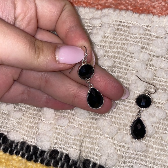 Classy black earrings - Picture 2 of 2